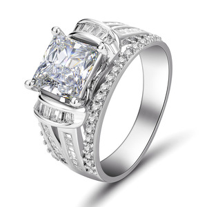 Anello Elegante Quadrato con Design Minimalista Scintillante, Gioiello da Donna alla Moda per Uso Quotidiano, Regalo Chic - Product Image 5