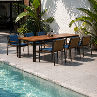 Ensemble de salle à manger d'extérieur pour hôtel résistant aux UV, structure en aluminium thermolaqué, table en teck et fauteuil en rotin PE, personnalisation OEM