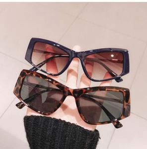 Gafas de Sol de Moda 2022, Elegantes, con Degradado de Color, Estilo Ojo de Gato, Cuadradas Irregulares para Mujer - Product Image 2