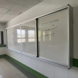 Lavagna a parete con pannello scorrevole fisso, facile installazione consente di risparmiare spazio sulla parete combinando due schede in un'unica unità per uso aziendale - Product Image 5