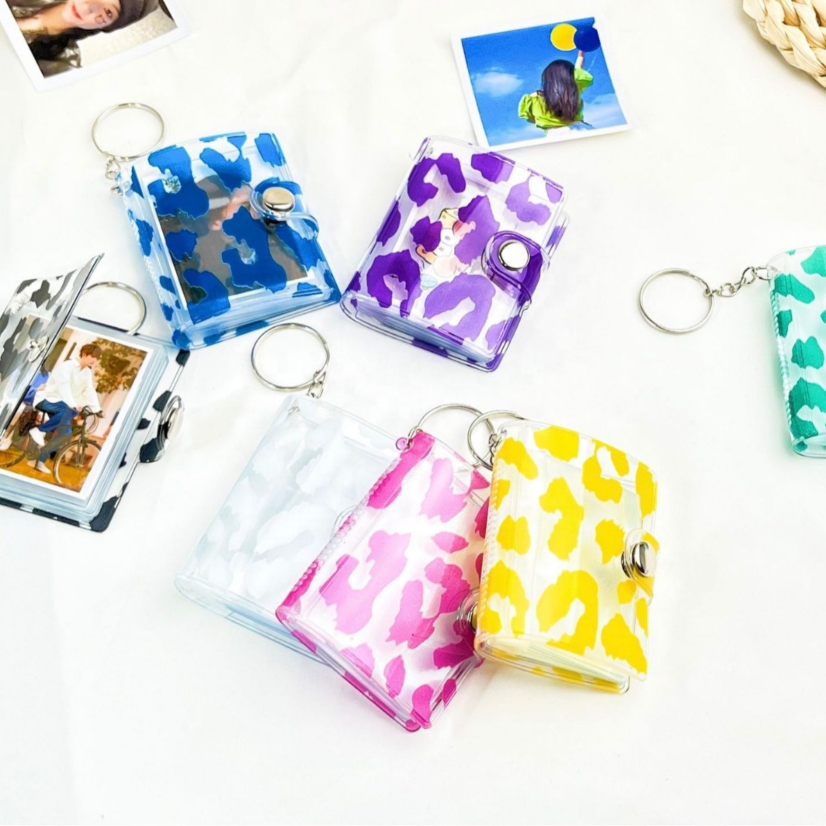 wholesale Personalized 1-2 inch Insert Mini Frame Photo keychain Novelty leather mini photo album direct manufacturer