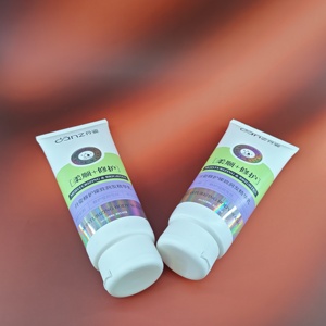 Gel Douche Hydratant 200ml Adoucissant et Réparateur Parfum Citron Menthe Emballage Tube Plastique avec Bouchon Flip Top - Product Image 3