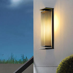 Lámpara de pared exterior impermeable moderna de estilo europeo, iluminación LED de doble cabeza hacia arriba y hacia abajo, cuerpo de PC con energía solar IP65 - Product Image 3