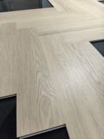 Eichen-Fischgrät PVC SPC Vinylboden 6mm Wasserdicht Umweltfreundlich Rutschfest Klick-Installation Modern für Büro Hotel Schule