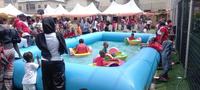 Piscine gonflable commerciale en PVC, ensemble de bateaux à rames gonflables avec certification CE, utilisation intérieure/extérieure pour location événementielle
