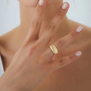 Bague pour homme personnalisée, fine et élégante, plaquée or 14 carats, à surface côtelée, en argent sterling 925, bijoux fins pour homme, également adaptée aux femmes - Product Image 2