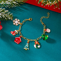 Collier fantaisie festif avec pendentif Arbre de Vie décoré et multiples breloques flocon de neige, bijoux attrape-regards pour femme