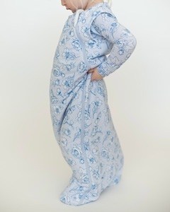 Set Pigiama Coordinato Mamma e Figlia, Stampa Floreale Blu, Maniche Lunghe con Bottoni, Abbigliamento da Notte per Madre e Bambina - Product Image 6