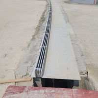 Grille de drainage moderne personnalisée en acier inoxydable pour piscine extérieure, canal de drainage pour piscine