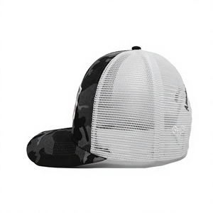 Casquette Trucker structurée à 6 panneaux avec patch en caoutchouc personnalisable et dos en maille camouflage, fabriquée au Vietnam, pour usage quotidien en extérieur - Product Image 3