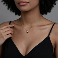 Collier en forme de larme plaqué or 14 carats en laiton, vente chaude |   Pendentif goutte d'eau en pierre vertes facettées |   Chaîne délicate pour clavicule pour femmes