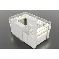 Comptoir de réception incurvé blanc au design personnalisé, vitrines en verre, pour concept store de bijoux Artistic Wave Ceiling Jewelry, partenaire Fortune 500