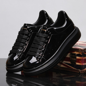 Nouvelles <span class=keywords><strong>baskets</strong></span> décontractées <span class=keywords><strong>à</strong></span> <span class=keywords><strong>semelle</strong></span> <span class=keywords><strong>épaisse</strong></span> en cuir verni pour couple, très tendance et polyvalentes - Product Image 5
