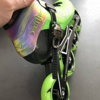 Patins à roulettes en ligne pour enfants et jeunes, avec logo personnalisé OEM d'usine, réglables, à quatre roues, en fibre de carbone et cuir