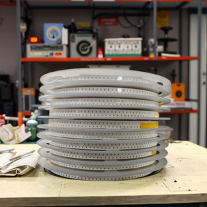 Thương Hiệu Mới Đại Lý Ban Đầu Phân Phối Số Lượng Lớn Giá Tốt <span class=keywords><strong>Chip</strong></span> Gốm Điện Trở 57.6 1% 1/8W 0805 - Product Image 4