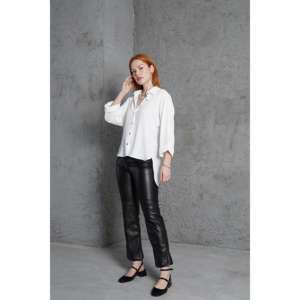 เสื้อเชิ้ตผู้หญิงสีขาว กระดุมหน้า ผ้าป๊อปลิน สไตล์มินิมอล ทรงเอ แบบไม่สมมาตร สำหรับใส่ทำงาน - Product Image 4