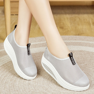 Zapatos de malla con suela gruesa para mujer, zapatos de malla con aumento de altura, transpirables, informales, sin cordones, plataforma antideslizante, suela blanda antideslizante, zapatos para mamá - Product Image 1