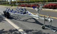 Remorque de bateau en aluminium de 21 pieds pour bateaux de 18 à 20 pieds avec rouleaux oscillants à essieu tandem et frein hydraulique en vente prix d'usine