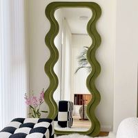 Miroir de maquillage moderne en verre ondulé pleine longueur tendance pour la décoration de la maison avec support au sol personnalisé pour la chambre des filles et le salon