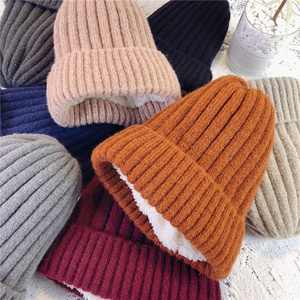 Bonnet en tricot doux unisexe de haute qualité <span class=keywords><strong>à</strong></span> faible coût, doublé polaire et fausse fourrure, avec logo personnalisé tissé et motif de personnage de dessin animé - Product Image 3