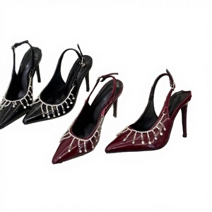 Sandalias de tacón fino de 11 cm con punta, correa al tobillo y hebilla, de charol, con flecos de pedrería, para primavera/verano, bodas y damas de honor. - Product Image 3