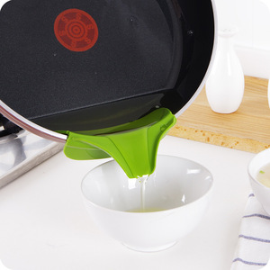 Silicone Liquid Deflector Round Rim Pourer Kitchen Gadget For Cookware Soup Transfer - Product Image 1