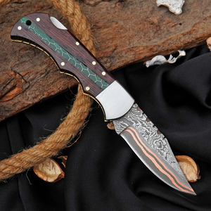 Cuchillo de Bolsillo de Acero al Carbono Forjado a Mano con Mango de Madera Vengi con Incrustaciones Verdes, Funda de Cuero, Acabado Pulido, Estilo Tradicional - Product Image 1