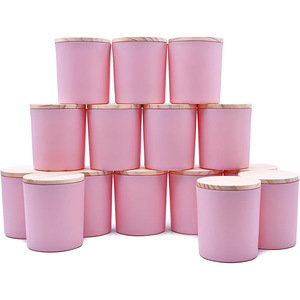 Bocaux à bougies en verre coloré givré à fond rond avec couvercles en bois - Product Image 1