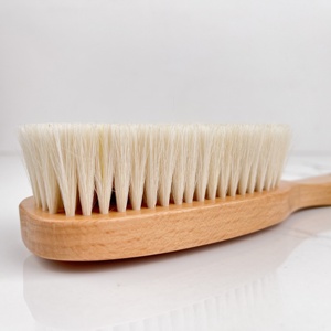 Brosse à cheveux démêlante antistatique en bois de hêtre de haute qualité avec long manche et poils de chèvre pour usage domestique - Product Image 2