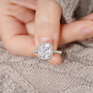 Anello con Diamante Taglio Cushion, Diamante Naturale, Stile Classico per Fidanzamento Femminile - Product Image 3