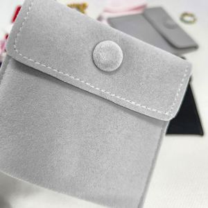 Pochette personnalisée en velours avec bouton-pression pour bijoux et boucles d'oreilles, 8,5x10cm, pochette à rabat avec bouton, petit sac personnalisé avec logo pour fête - Product Image 5