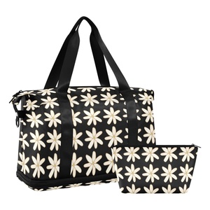 2 Bolsas de Deporte Grandes Impermeables con Diseño de Flor Blanca Hawaiana, Bolsa de Viaje Plegable, Bolsa de Fin de Semana para Mujer con Compartimento para Zapatos - Product Image 1