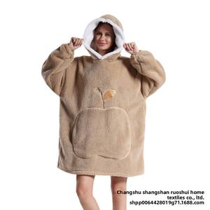 Para <span class=keywords><strong>Amazon</strong></span>, el camisón de terciopelo cómodo de doble cara para <span class=keywords><strong>mujer</strong></span> más vendido, manta de TV perezosa de manga larga para otoño e invierno con logotipo - Product Image 5