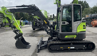 Excavadora de cadenas ZE55GU de 5.5 toneladas y 35kW con cazo reforzado y martillo rompedor