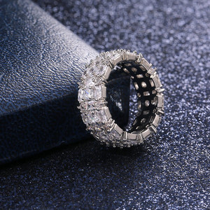 Bague de luxe à quatre griffes pavées pour hommes et femmes, bijou de doigt élégant et tendance - Product Image 6