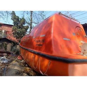 Bateau de sauvetage semi-enclos d'occasion avec grue de mise à l'eau manuelle et équipement de survie de base, adapté aux petits navires - Product Image 3