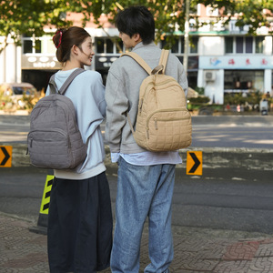 Fashionable and Versatile Rhombus-Patterned <b>Backpack</b> for Women Suitable for Commuting with Padded Lining <b>Large</b> Capacity - Product Image 1