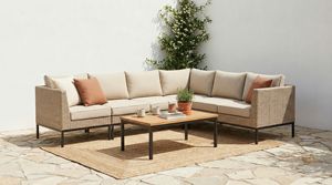 Ensemble de canapé de jardin en rotin tressé beige PE avec table basse en bois de teck et structure en aluminium noir thermolaqué - Product Image 3