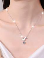 Pendentif papillon tendance en moissanite 1 carat sur un collier en argent sterling, cadeau de fiançailles élégant