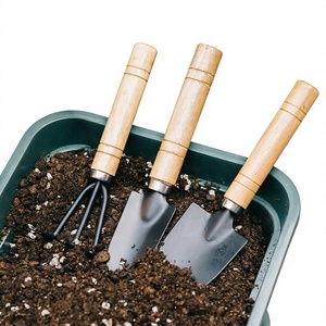 Ensemble d'outils de jardinage en trois pièces, manche en bois, râteau pour fleurs, petite <span class=keywords><strong>pelle</strong></span>, <span class=keywords><strong>mini</strong></span> houe pour la plantation de légumes et de plantes succulentes - Product Image 1