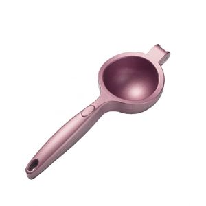 เครื่องคั้นน้ำผลไม้แบบแมนนวล โลโก้สั่งทำได้ ผลิตจากโลหะผสมสังกะสีแข็งแรงทนทาน คั้นมะนาว คั้นมะกรูด สำหรับครัว บาร์ ปาร์ตี้ ขายส่ง - Product Image 4