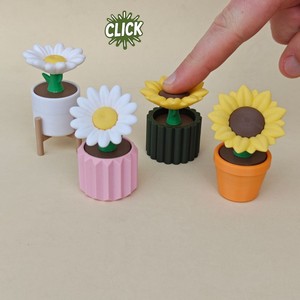 Porte-clés anti-stress portable en forme de fleur à presser - Product Image 4