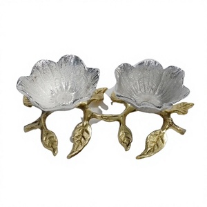 Ensemble de 2 bols à fruits secs en forme de fleur d'argent Bols à fruits en métal coulé les plus vendus Bols à fruits de qualité sûre pour la décoration - Product Image 1