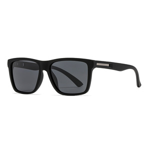 Lunettes de soleil polarisées pour hommes Olusha, monture noire en PC, protection UV400, type 3 verres, style sport et conduite - Product Image 2