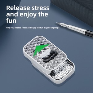EDC <span class=keywords><strong>Infinite</strong></span> Magnetic Panda Pushing Card, Caja de Descompresión, Juguetes Antiestrés para Adultos, Deslizadores para Aliviar el Estrés en los Dedos - Product Image 2