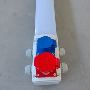 Lámpara de Torre LED Impermeable T450-CG de 20W, Iluminación de Emergencia Blanca con Enchufe Rojo y Azul para Uso en Exteriores - Product Image 1