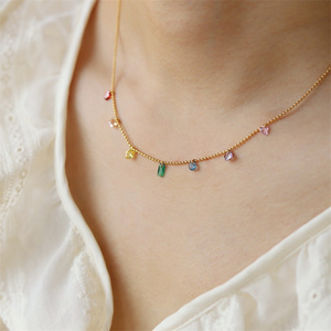 Collar de Zirconia Colorida con Forma de Gota de Agua, Diamante Azul Arcoíris, Cadena para Clavícula de Acero Inoxidable de Titanio con Baño de Oro de 18K - Product Image 3
