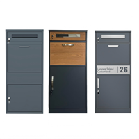 Boîte de livraison de colis et de courrier extérieure autoportante en acier moderne, montée au sol, avec design étanche et antirouille, capacité 3 couches