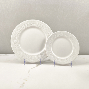 طقم أطباق عشاء من البورسلين الفاخر الأبيض بنقش بارز للمطاعم والفنادق، أطباق جانبية من السيراميك بتصميم مخصص من مصنع صيني للبيع بالجملة - Product Image 2