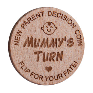Moneta commemorativa <span class=keywords><strong>in</strong></span> <span class=keywords><strong>legno</strong></span> naturale per le nuove genitori, accessorio divertente per le decisioni quotidiane: allattamento, cambio pannolino, calmare i momenti di tensione. - Product Image 2